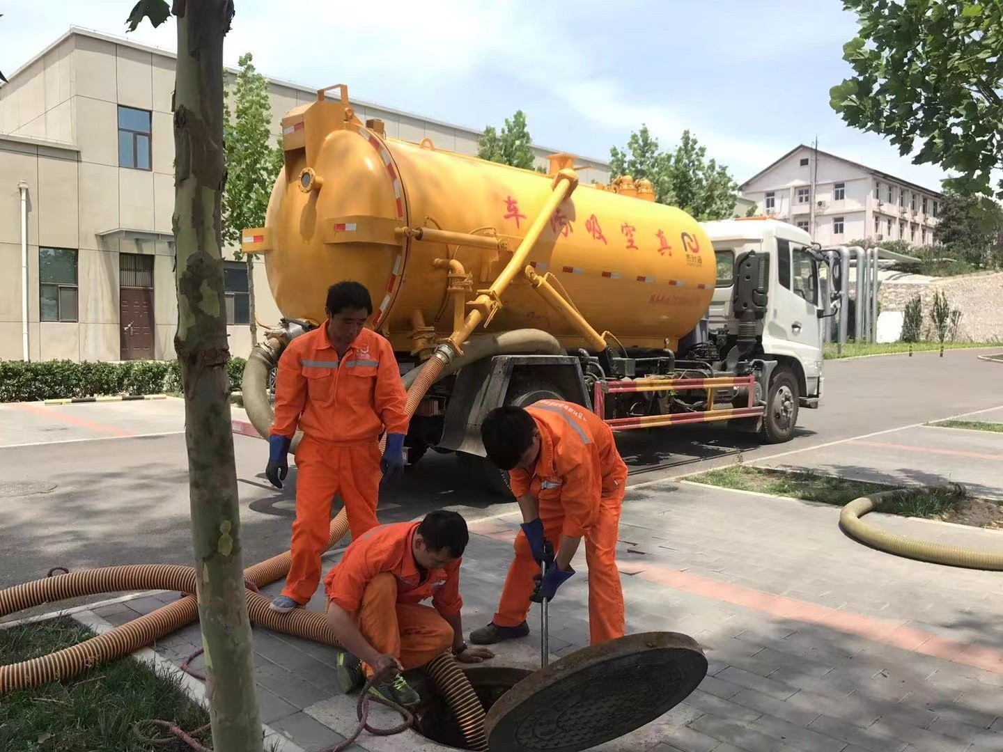 惠州化粪池清理与5-8吨吸粪车施工效率分析